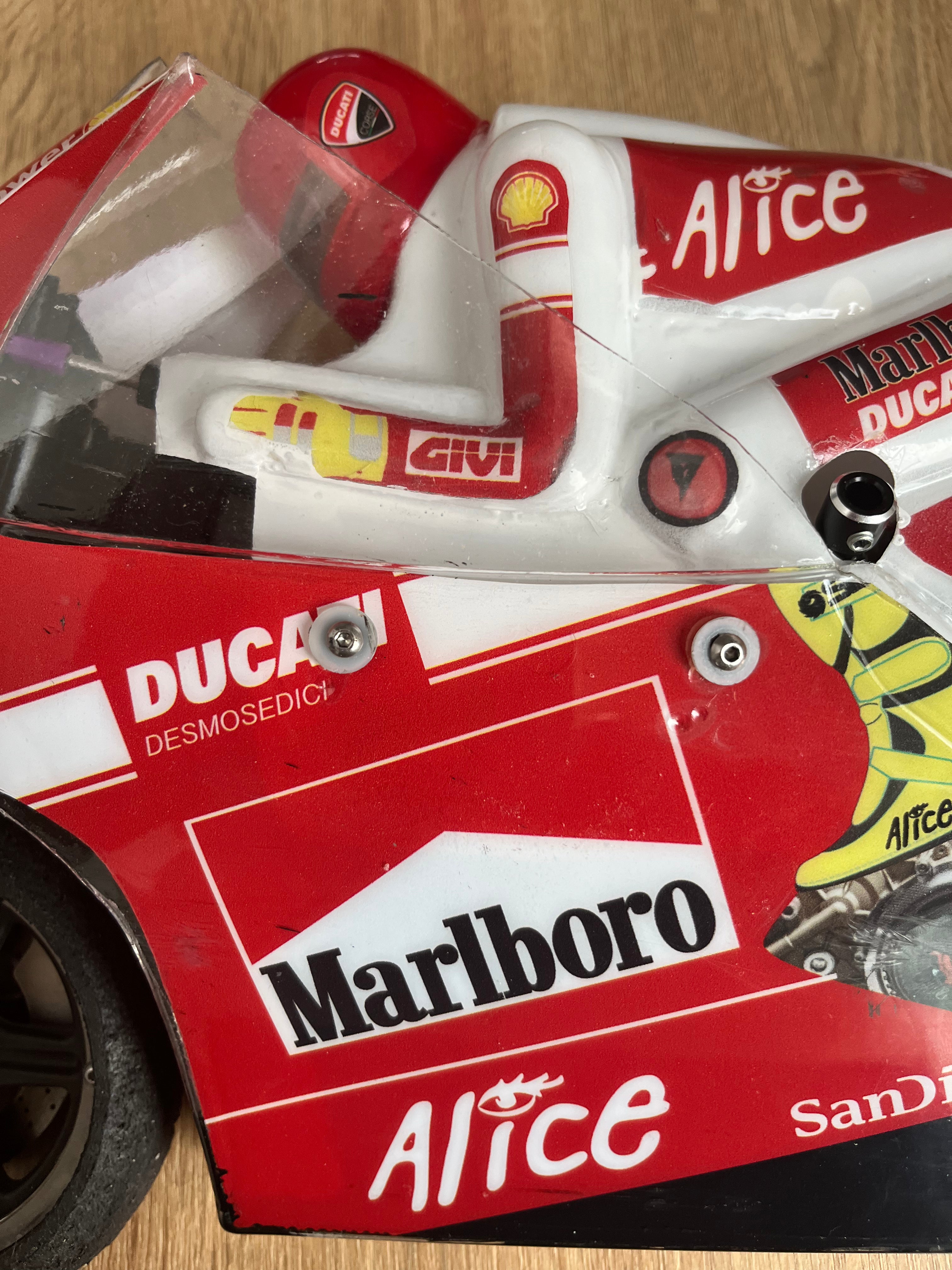 Soporte carrocería moto 1/5 RC